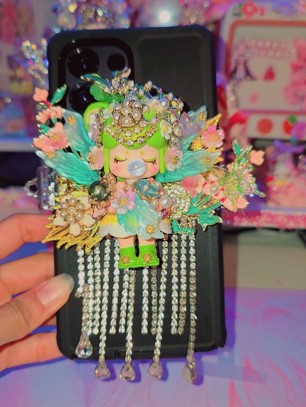 Nanci Phone Clip